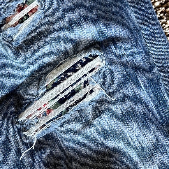 White House Black Market “The Skinny” - Picture 3 of 5